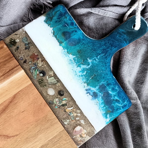 Rectangular Cheeseboard Ocean wave design Close up: Rectangular Cheeseboard Ocean wave design